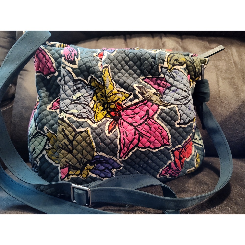 VERA BRADLEY Falling Flowers Beautiful Shoulder Bag